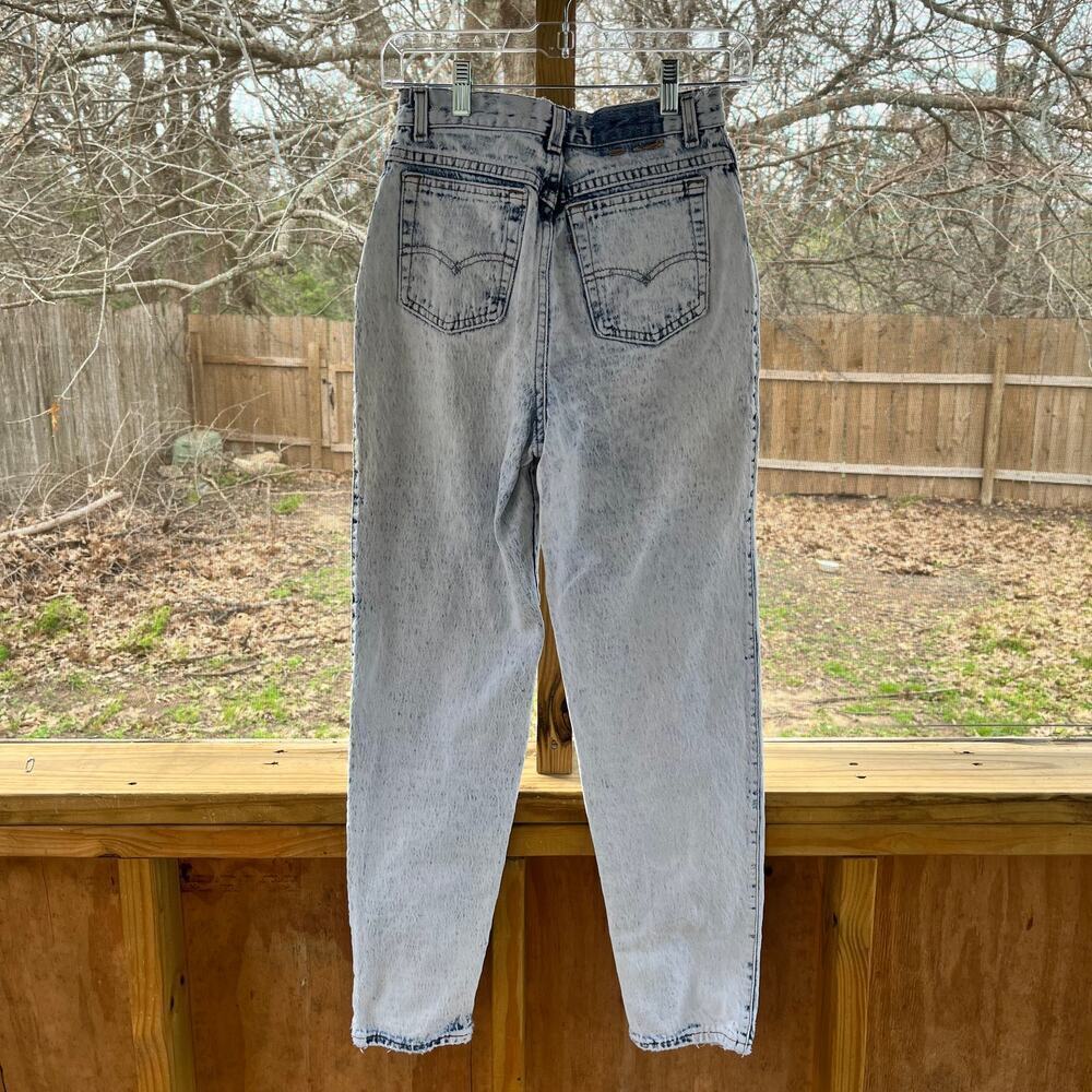 Levi's Vintage Women's Bleach Wash 80's Era Mom Jeans Size 8 - Picture 2 of 14